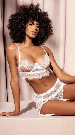 MAPALÉ First Look Eyelash Lace Bra And Garter Set -LEG AVENUE Shop ES 8738 White Front2 2023APRIL